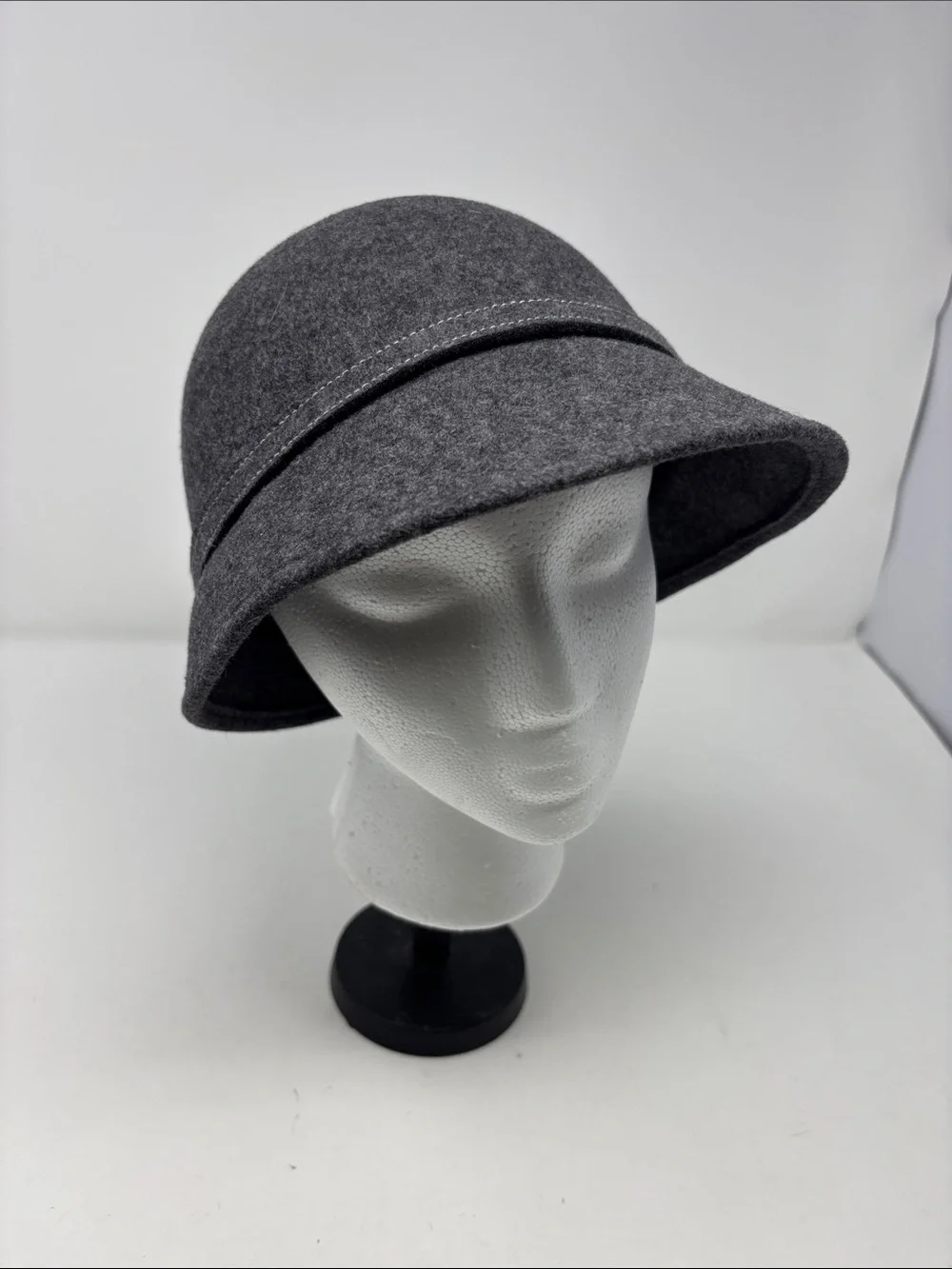 Sombreros Shaman | Classic Gray Wool Cloche Hat - Women's Accessory